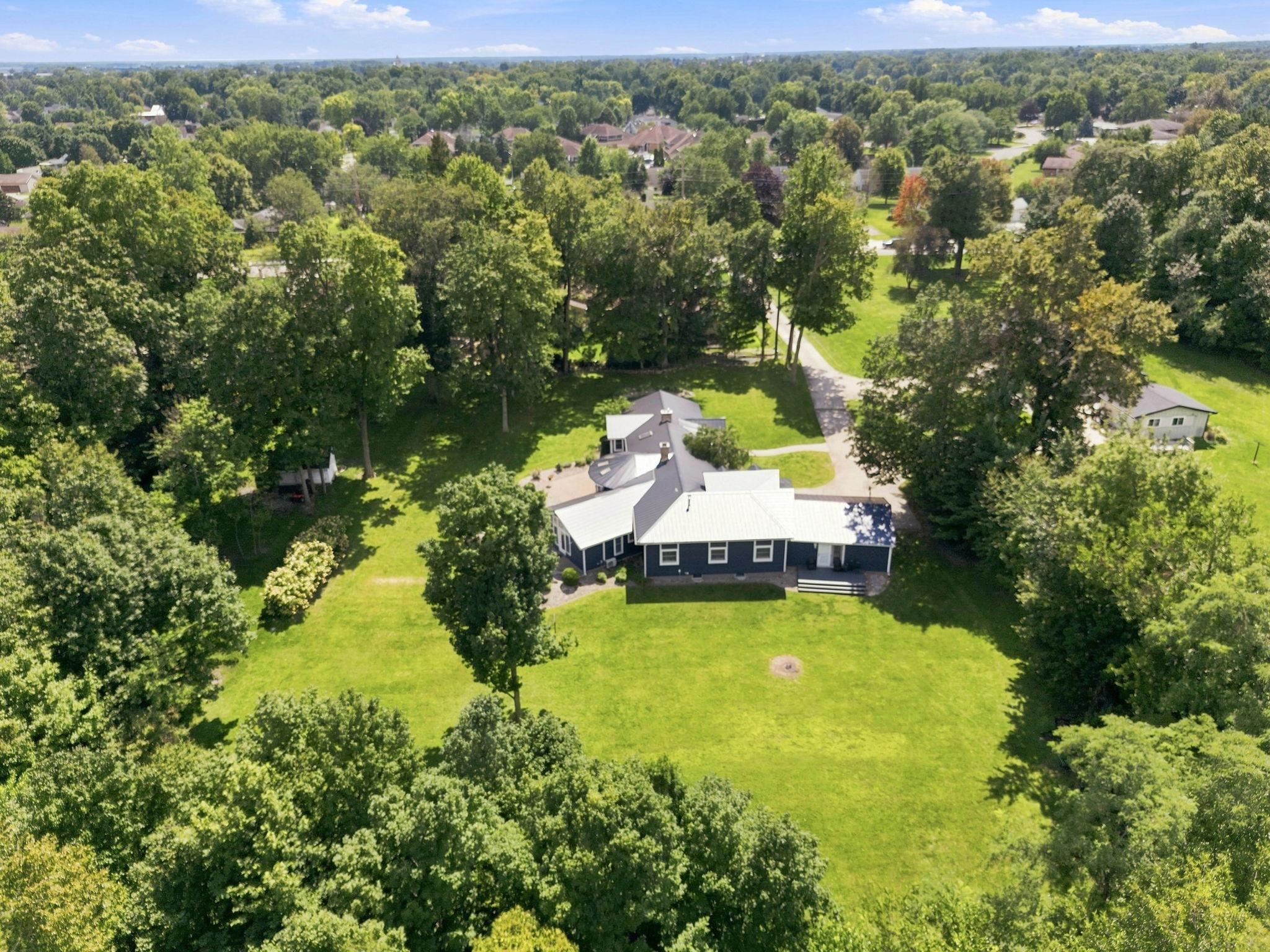 458 E Woodview Drive Nappanee IN 46550