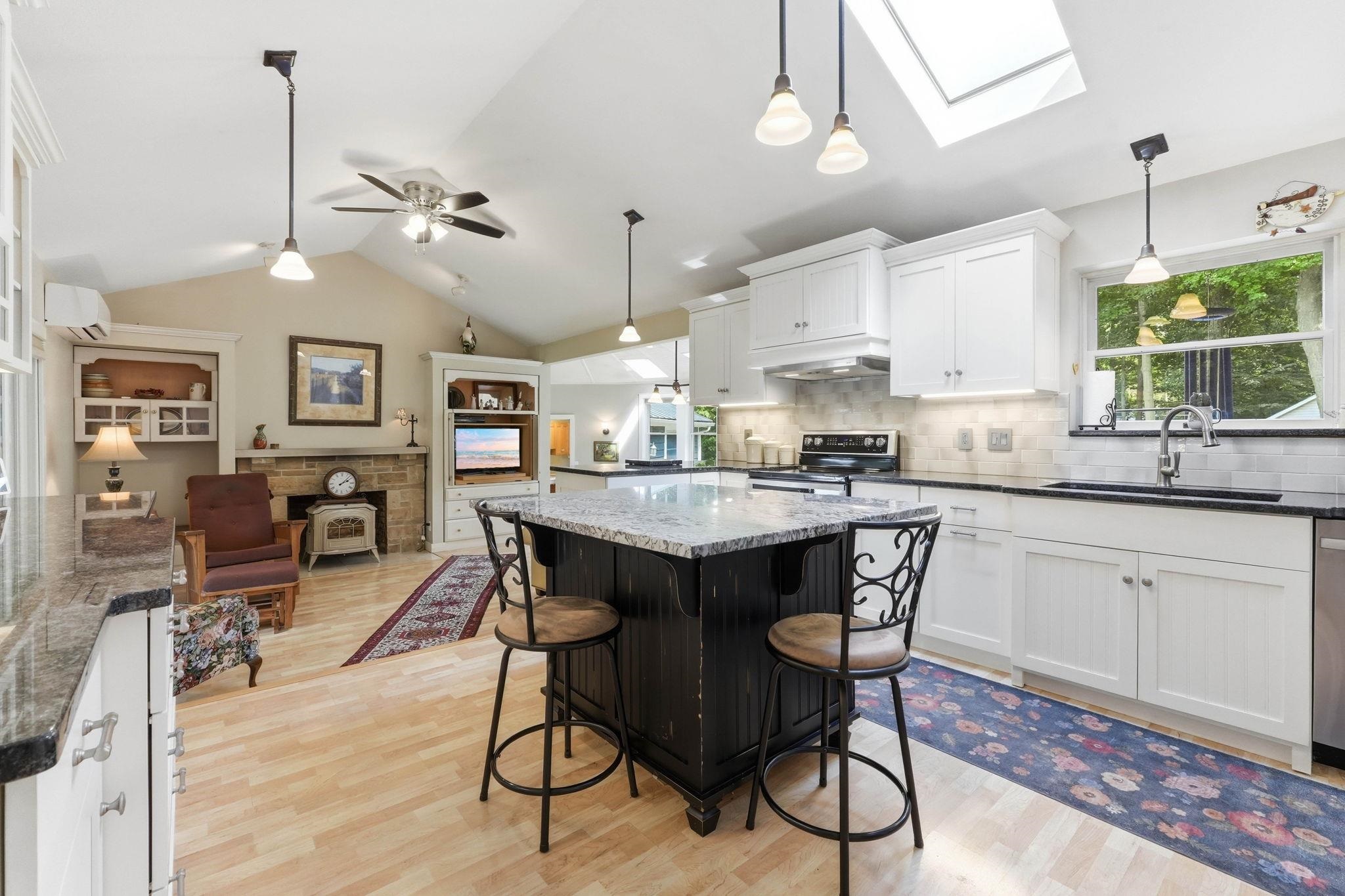 458 E Woodview Drive Nappanee IN 46550