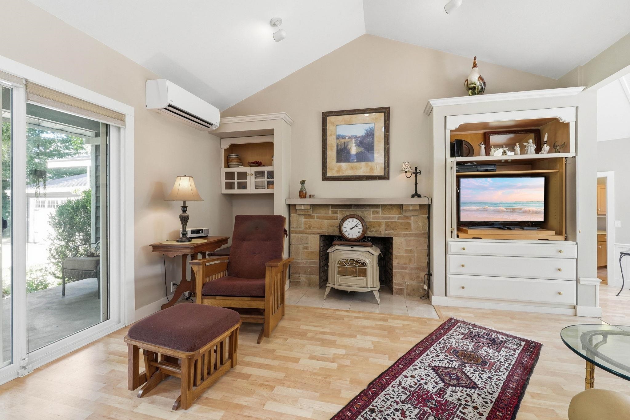 458 E Woodview Drive Nappanee IN 46550