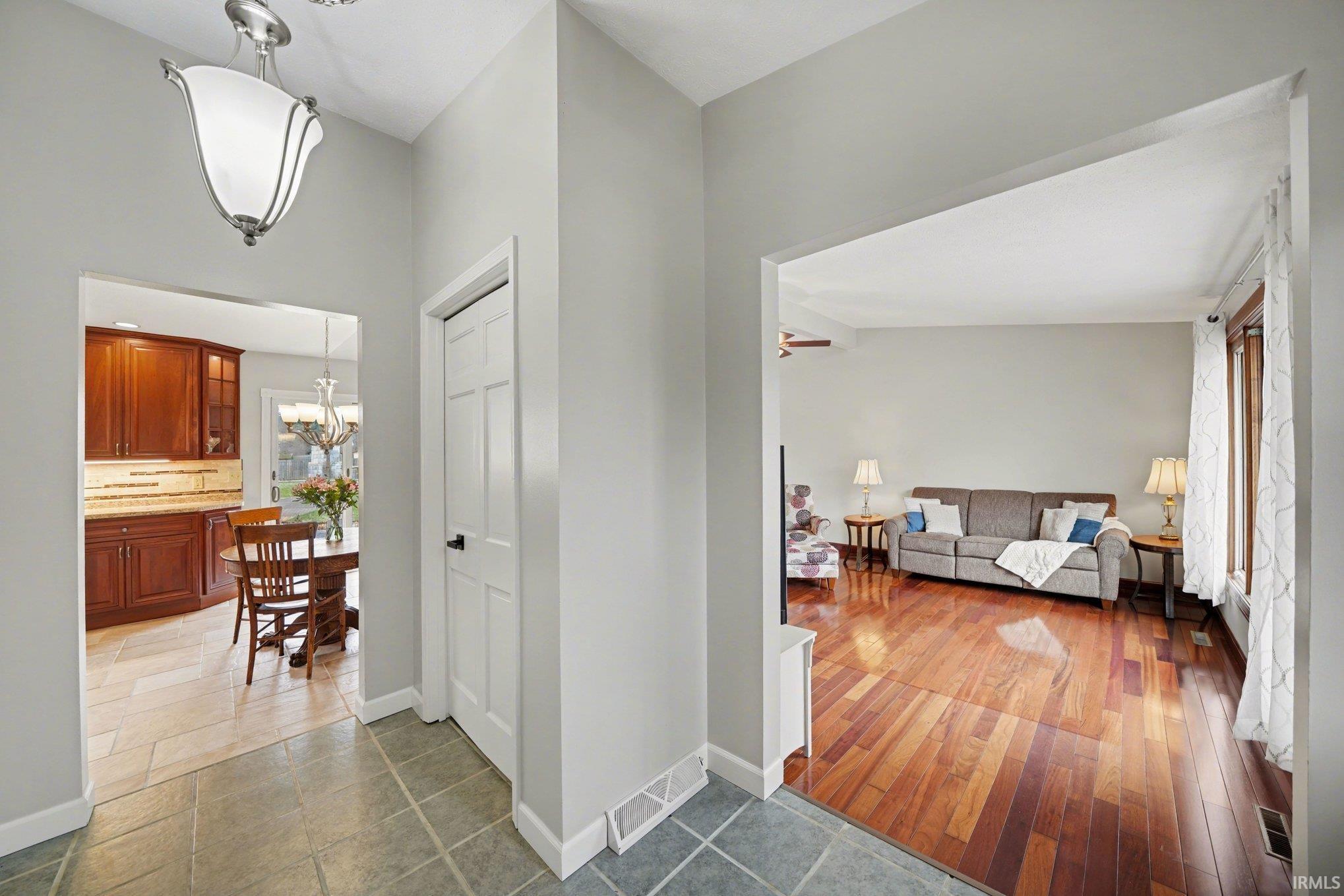 55633 Blue Jay Drive South Bend IN 46619
