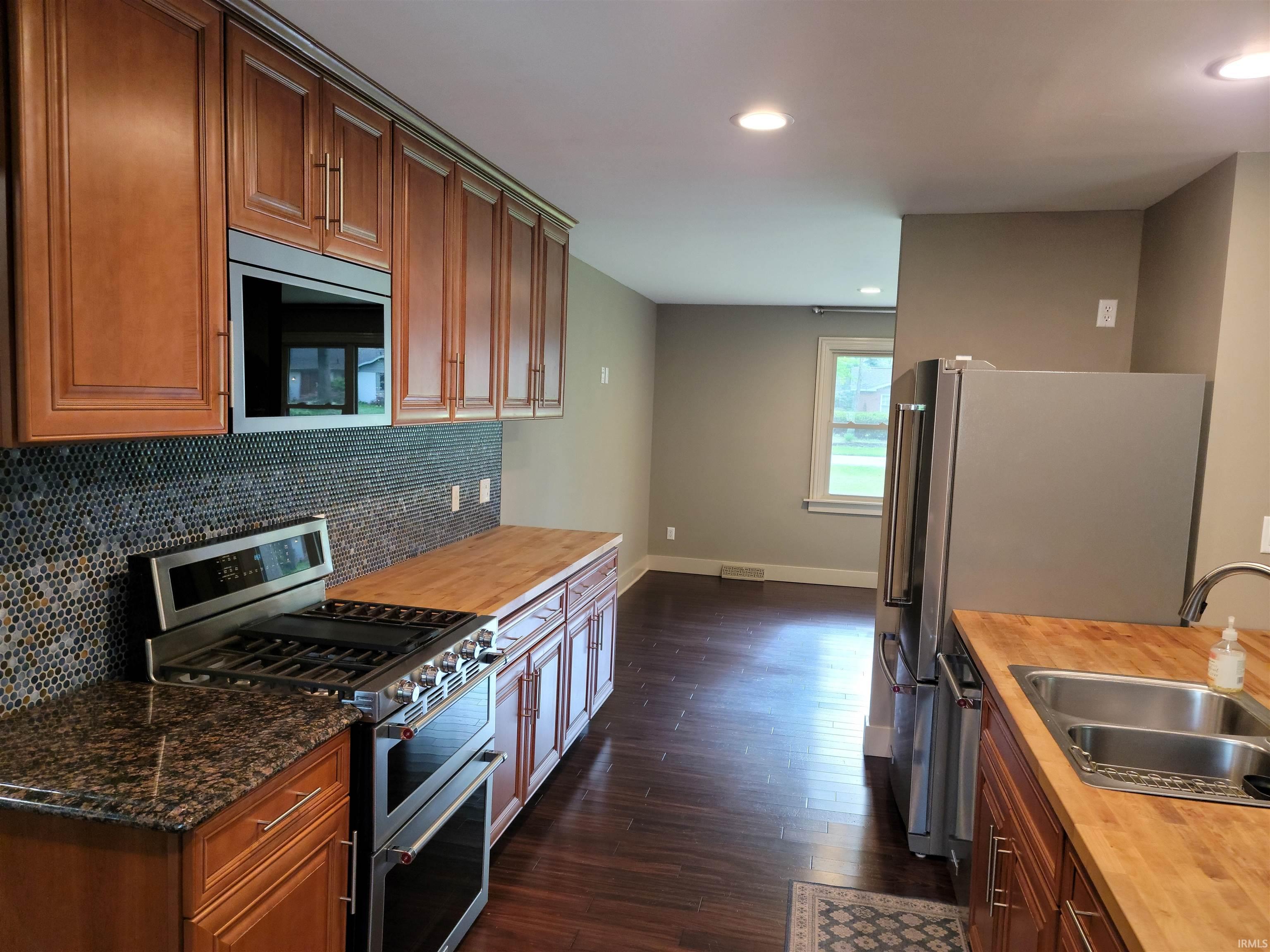 54519 Whispering Oak Drive Mishawaka IN 46545