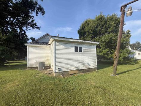517 E 4th Street Hartford City IN 47348