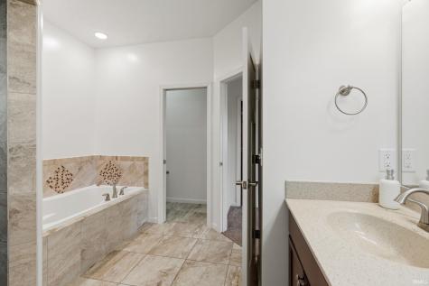 3293 Charlais Circle Delphi IN 46923