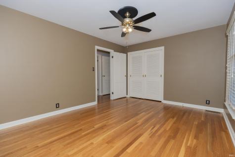 7127 Taylor Avenue Evansville IN 47715