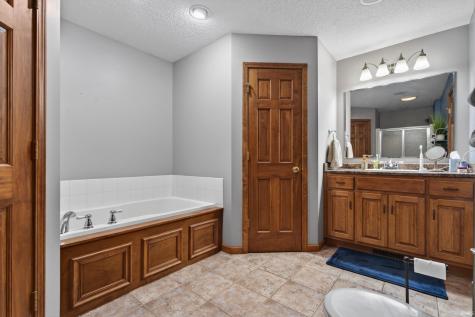 221 Ballenshire Lane Kendallville IN 46755