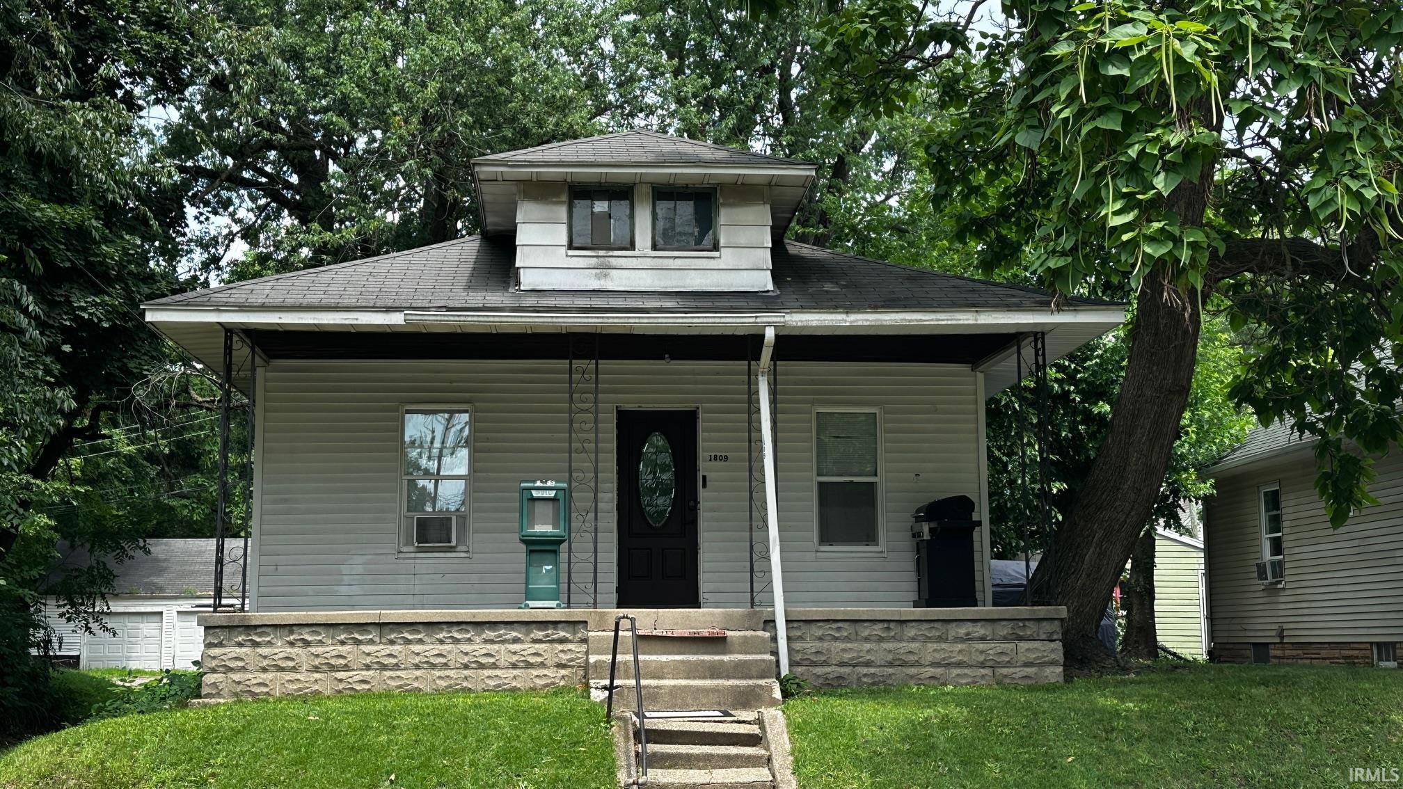 1809 Elwood Avenue South Bend IN 46628