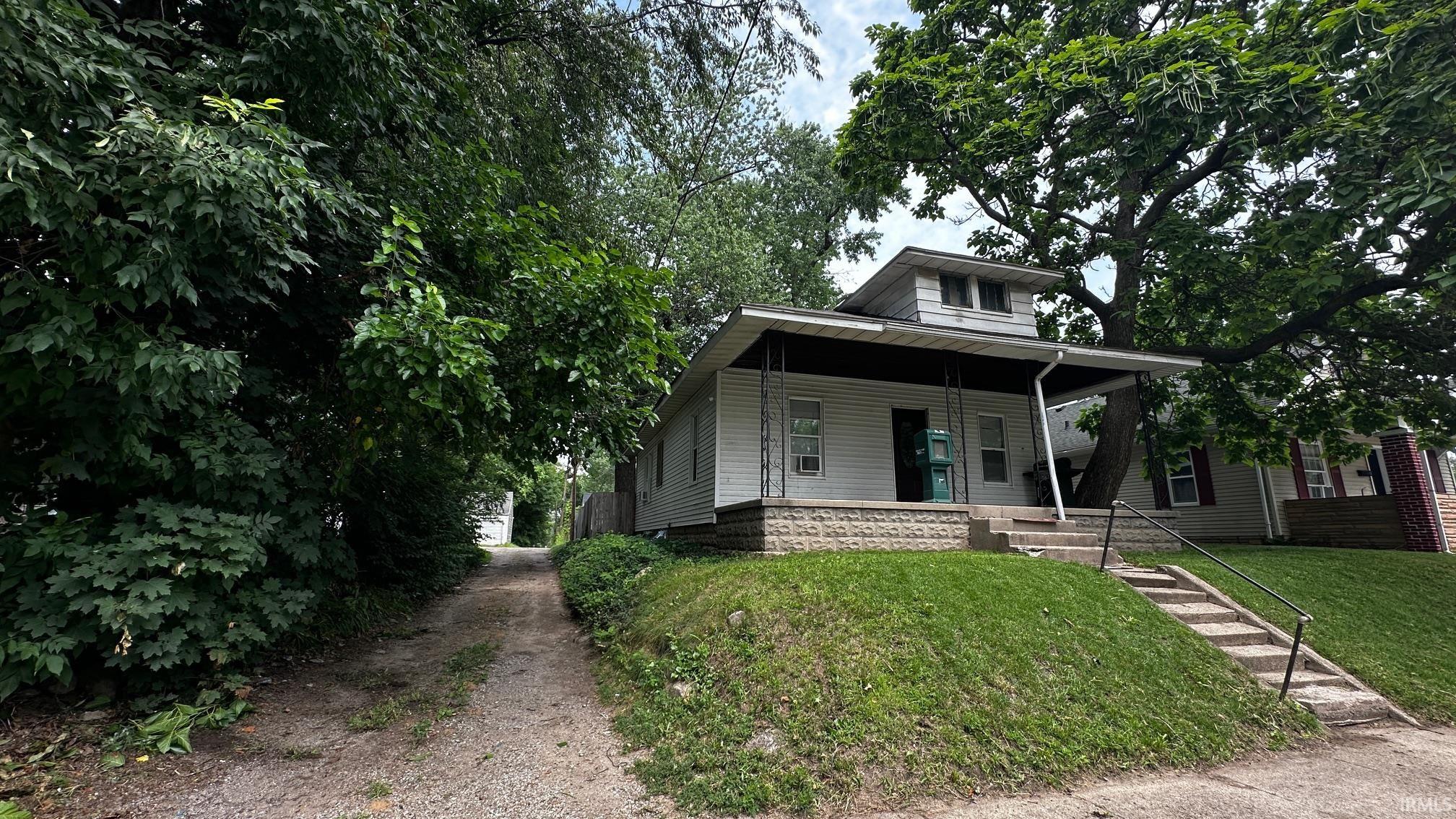 1809 Elwood Avenue South Bend IN 46628