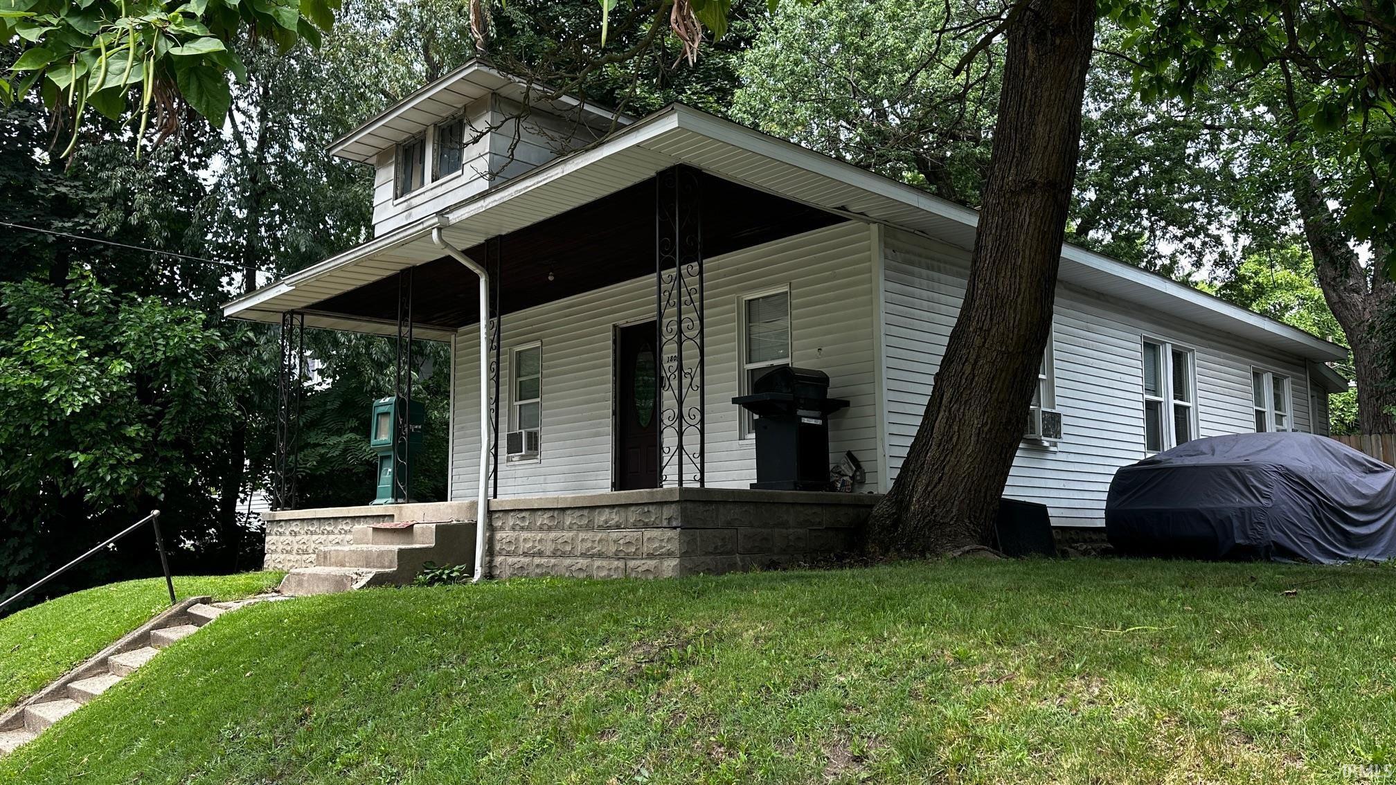 1809 Elwood Avenue South Bend IN 46628
