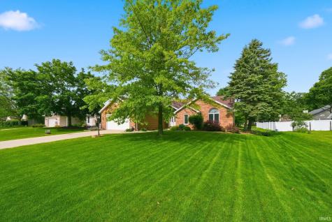 2204 Cedarwood Way Fort Wayne IN 46804