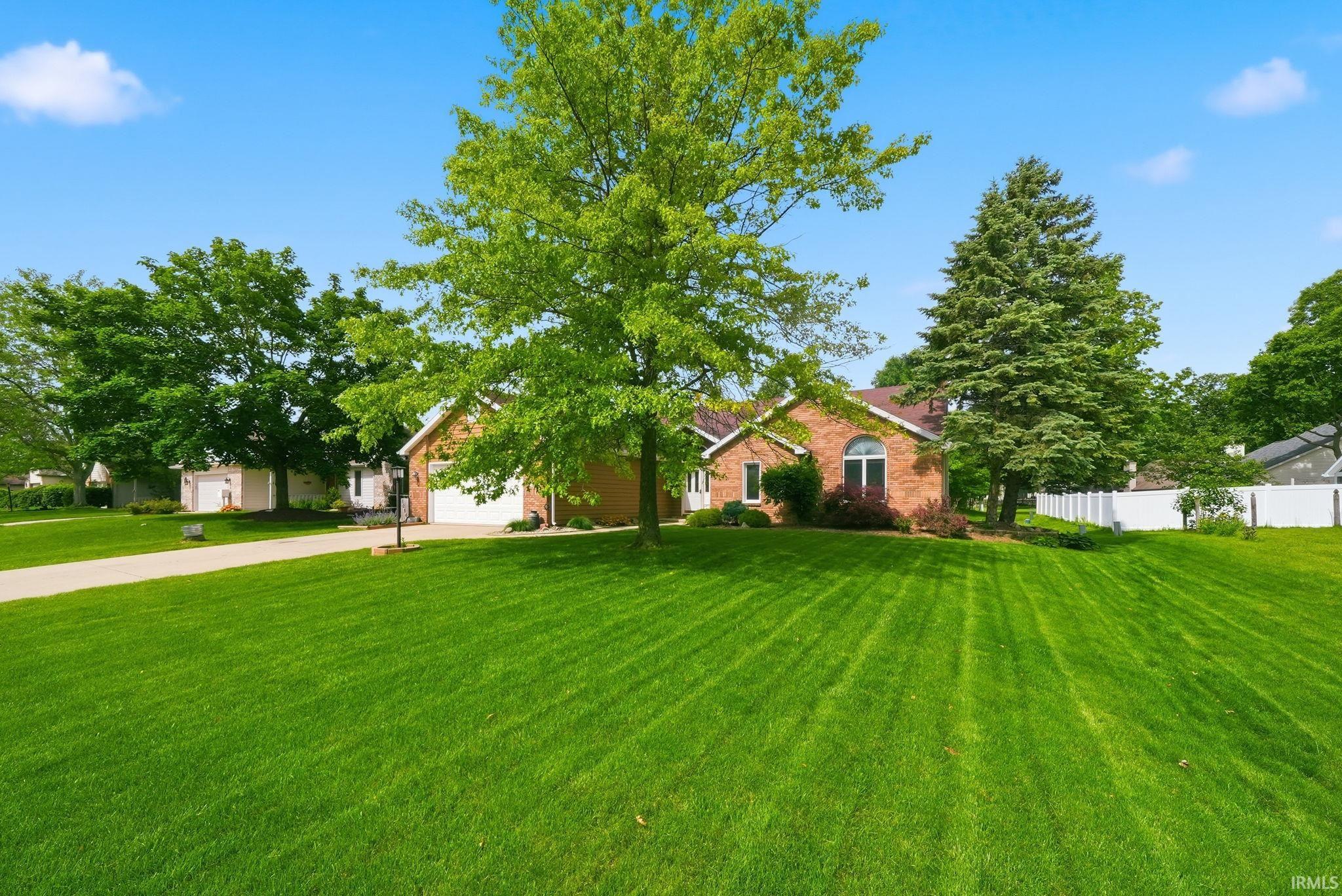 2204 Cedarwood Way Fort Wayne IN 46804