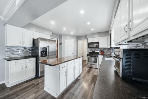 2204 Cedarwood Way Fort Wayne IN 46804