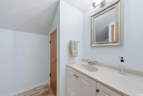 2204 Cedarwood Way Fort Wayne IN 46804