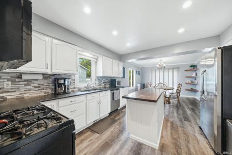 2204 Cedarwood Way Fort Wayne IN 46804