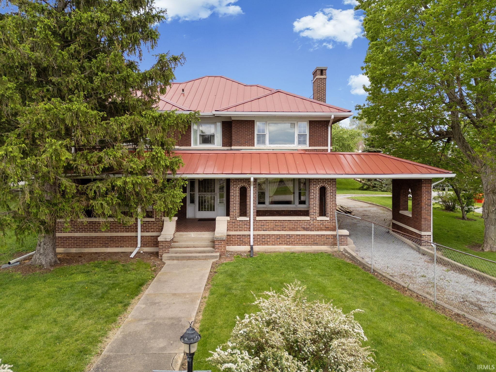 103 E Walnut Street Chalmers IN 47929