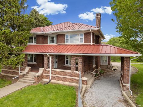 103 E Walnut Street Chalmers IN 47929