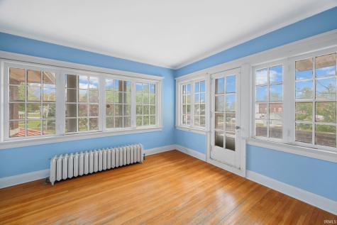 103 E Walnut Street Chalmers IN 47929