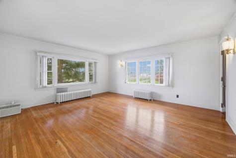 103 E Walnut Street Chalmers IN 47929