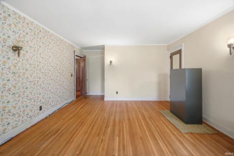 103 E Walnut Street Chalmers IN 47929