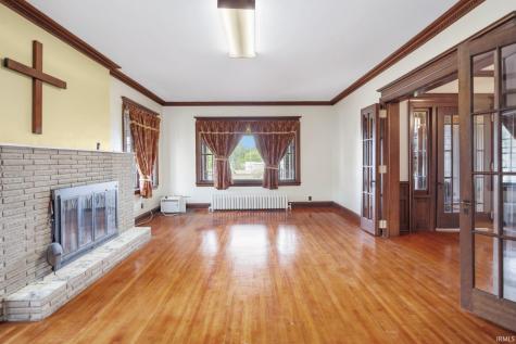 103 E Walnut Street Chalmers IN 47929
