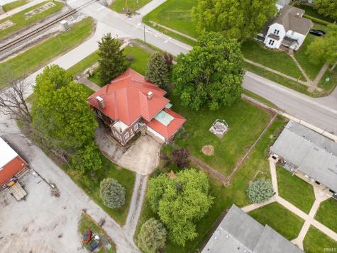 103 E Walnut Street Chalmers IN 47929