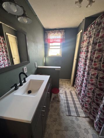 8065 S 320 W Jonesboro IN 46938