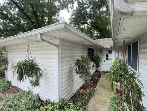1225 S Colony Court Yorktown IN 47396