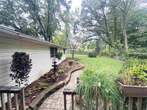 1225 S Colony Court Yorktown IN 47396