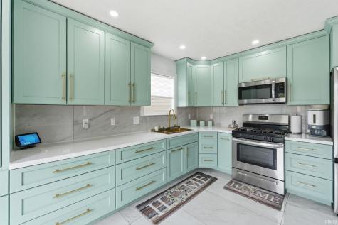332 Plantation Way Lafayette IN 47909
