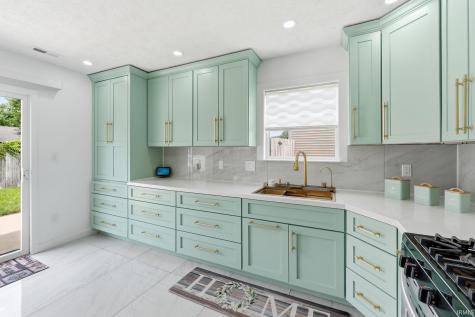 332 Plantation Way Lafayette IN 47909