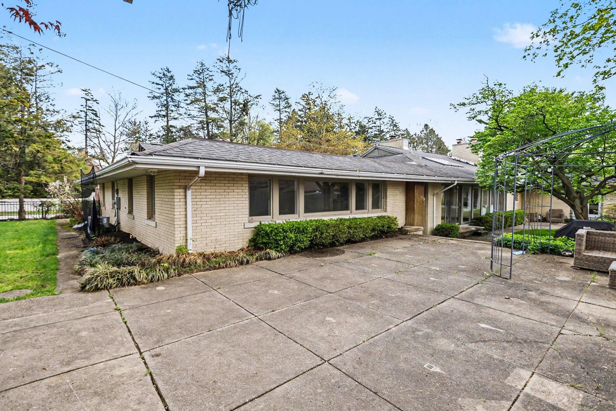 1627 E Washington Street South Bend IN 46617