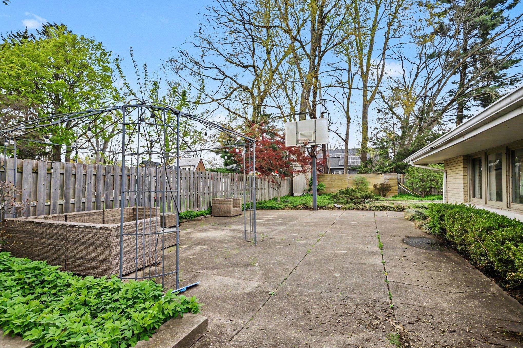 1627 E Washington Street South Bend IN 46617