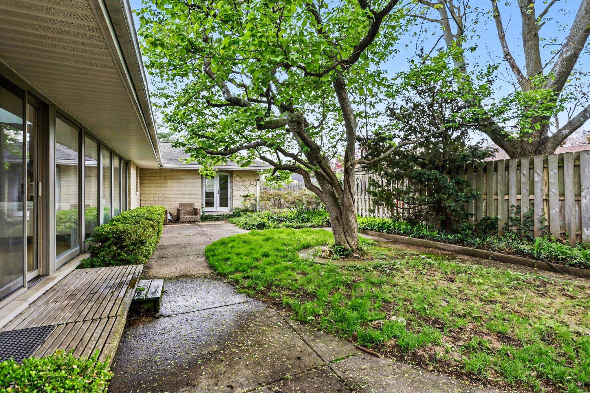 1627 E Washington Street South Bend IN 46617