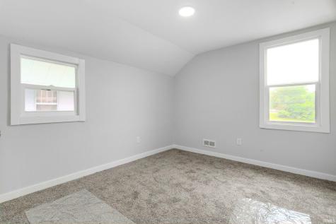 1046 Lawndale Avenue South Bend IN 46628