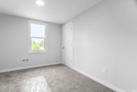 1046 Lawndale Avenue South Bend IN 46628