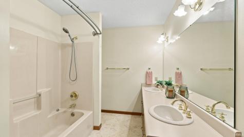 1019 Woodland Springs Place Fort Wayne IN 46825
