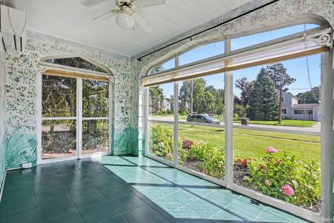 729 S Twyckenham Drive South Bend IN 46615