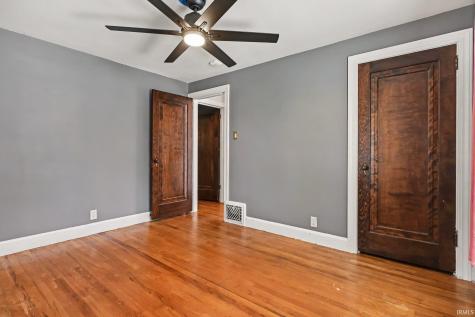 729 S Twyckenham Drive South Bend IN 46615