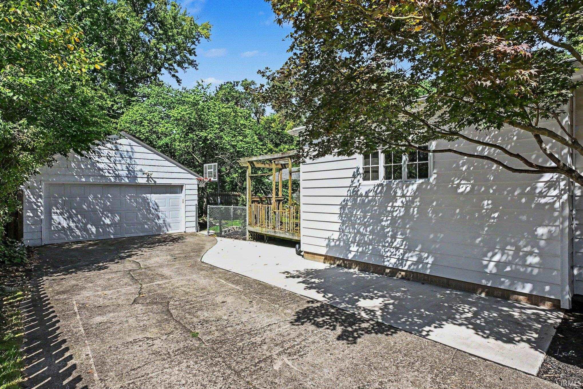 729 S Twyckenham Drive South Bend IN 46615