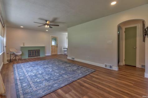 4524 Middle Mount Vernon Road Evansville IN 47712