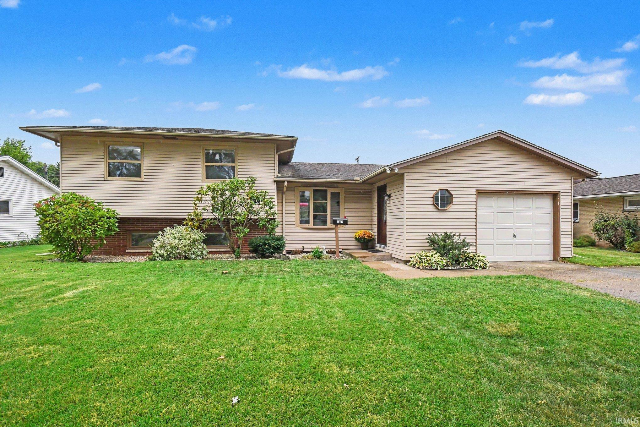 1637 Gordon Drive South Bend IN 46635