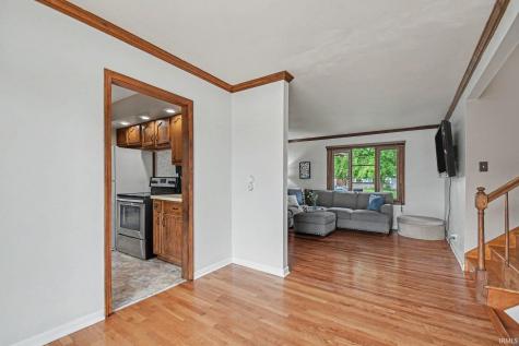 1637 Gordon Drive South Bend IN 46635
