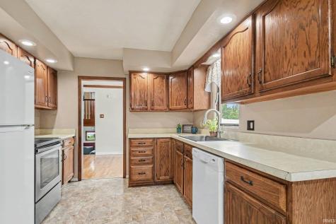 1637 Gordon Drive South Bend IN 46635