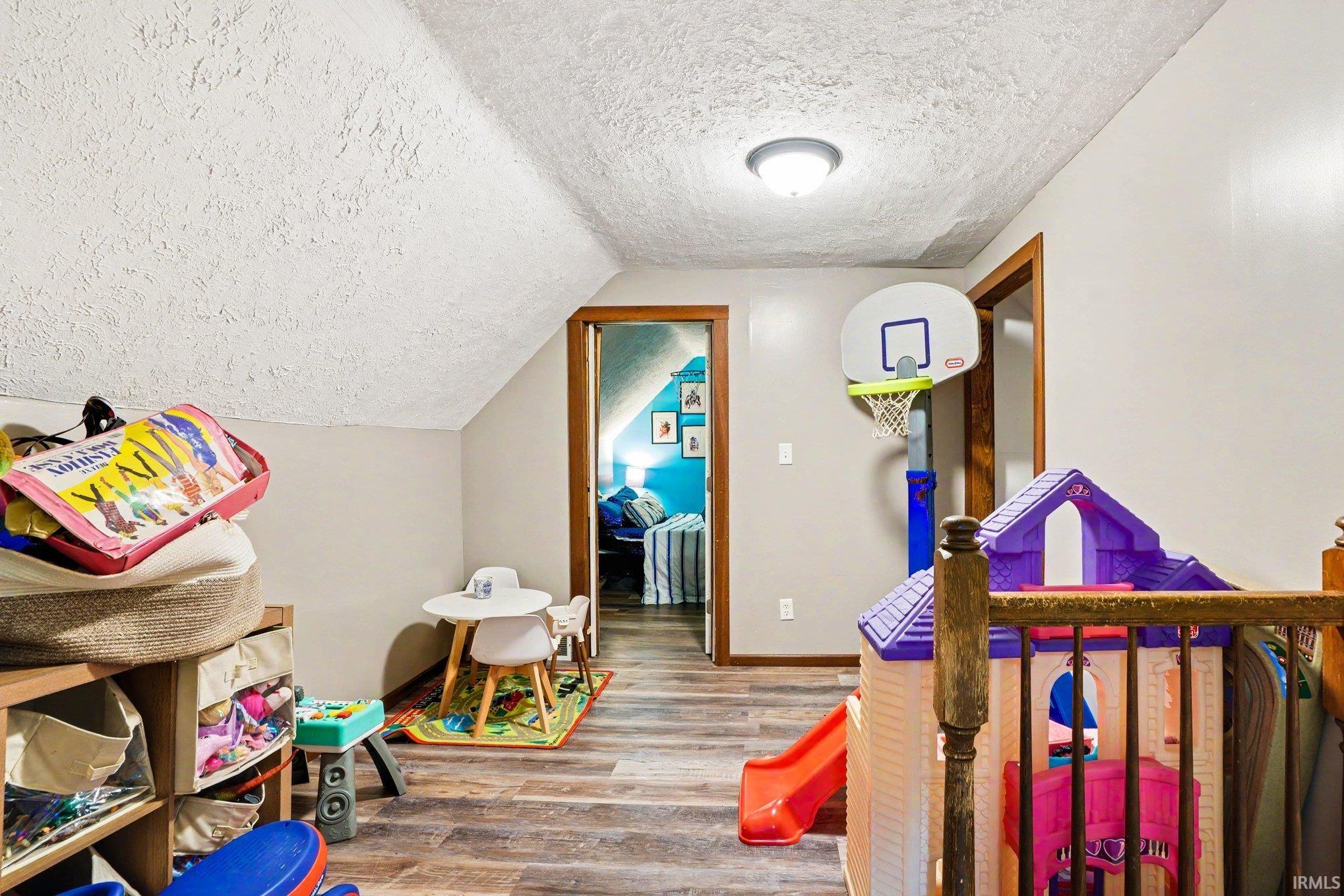 703 Gladstone Elkhart IN 46516