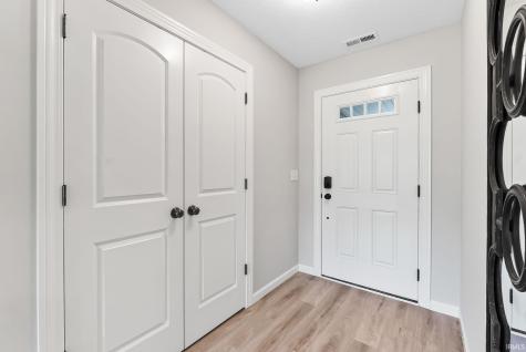 884 Lagonda Trail Fort Wayne IN 46818