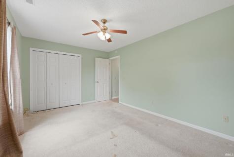 8303 Maple Valley Fort Wayne IN 46835