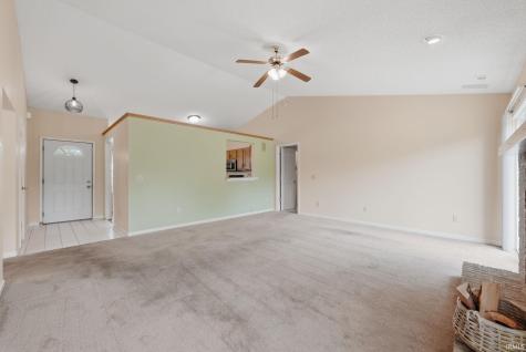 8303 Maple Valley Fort Wayne IN 46835