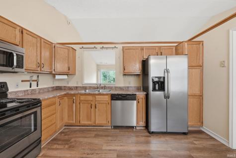 8303 Maple Valley Fort Wayne IN 46835
