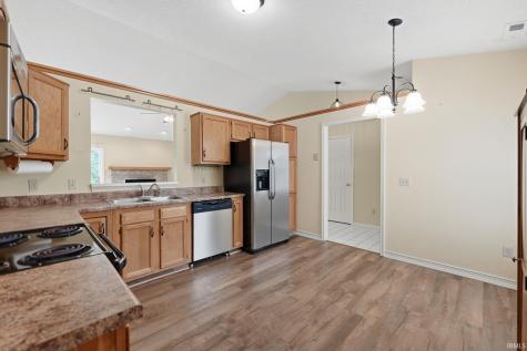 8303 Maple Valley Fort Wayne IN 46835