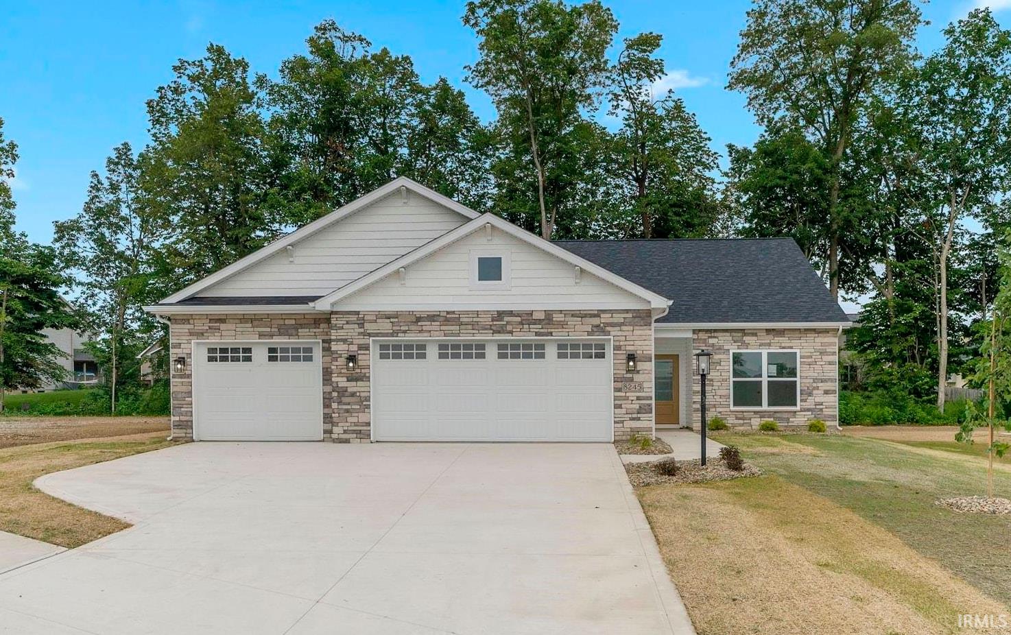 8245 Caverango Boulevard Fort Wayne IN 46815