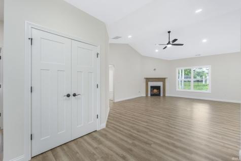 8245 Caverango Boulevard Fort Wayne IN 46815